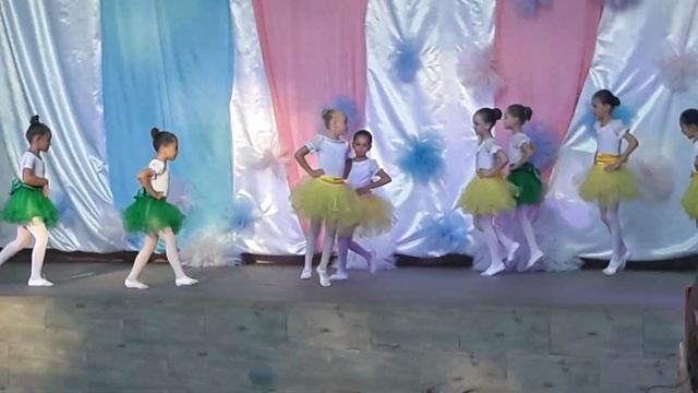 Конфетти 2022. Полька смотреть онлайн