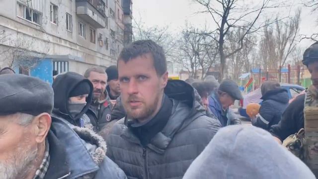 Мариуполь, Выдаём хлеб на улице Воинов освободителей