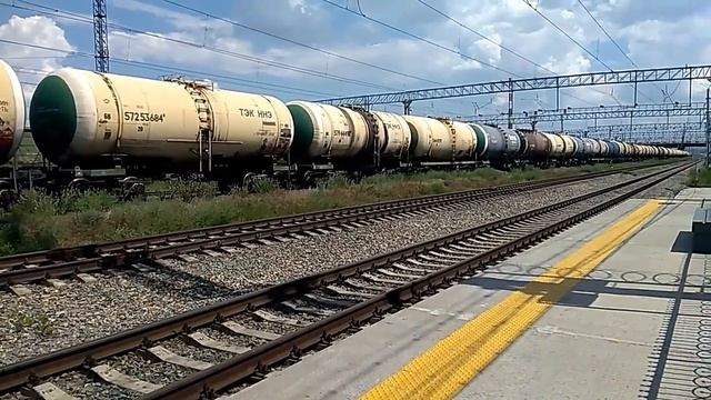 "С первым днём лета!" Отправление электровоза ВЛ80Т-1335 с наливным поездом смотреть онлайн