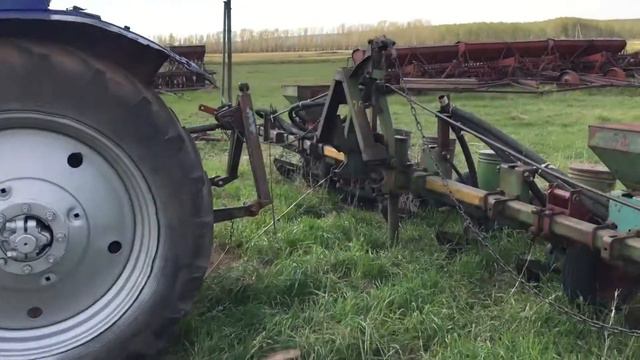 Мтз-80 зацепляет сеялку для подсолнуха смотреть онлайн