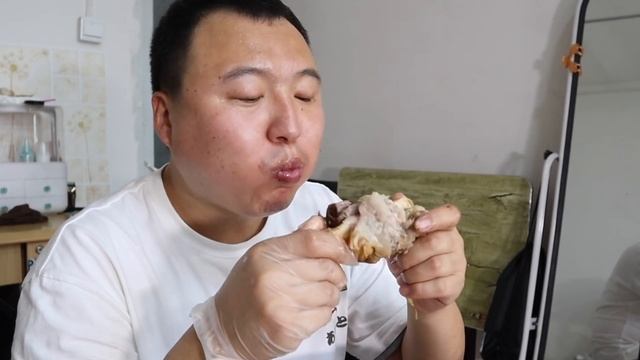 小伙买12斤羊棒骨，清炖一大锅，配1斤米饭，一顿狂吃，过瘾！【cram阿强】