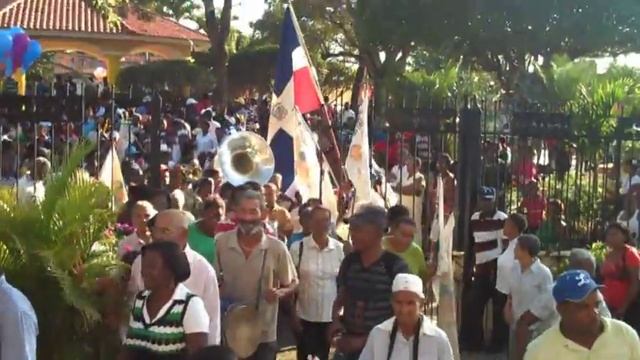 FIESTA DE CORRIDA DE CABALLO Y LOS TORO POR MOTIVO A LA VIRGEN DE LA ALTAGRACIA EN EN MONTE PLATA смотреть онлайн
