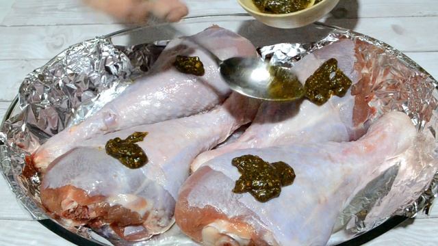 КАК ВКУСНО ПРИГОТОВИТЬ ГОЛЕНЬ ИНДЕЙКИ В ДУХОВКЕ. РЕЦЕПТ МАРИНАДА ДЛЯ МЯСА. ЧЕМ НАКОРМИТЬ МУЖА. смотреть онлайн