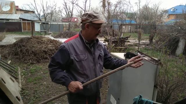 Как насадить черенок на грабли #весна #сад #огород #грабли смотреть онлайн