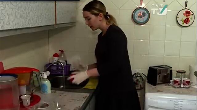 Зловонная вода уже более 2-х месяцев течёт из кранов дома №85 по пр. Просвещения смотреть онлайн