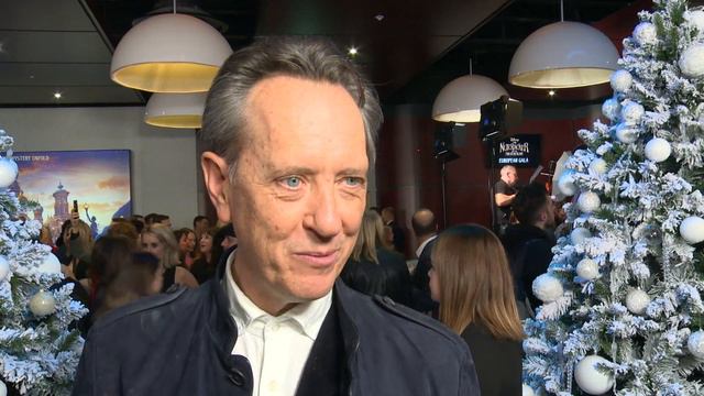 Richard E. Grant tells ALL about Star Wars: Episode IX смотреть онлайн