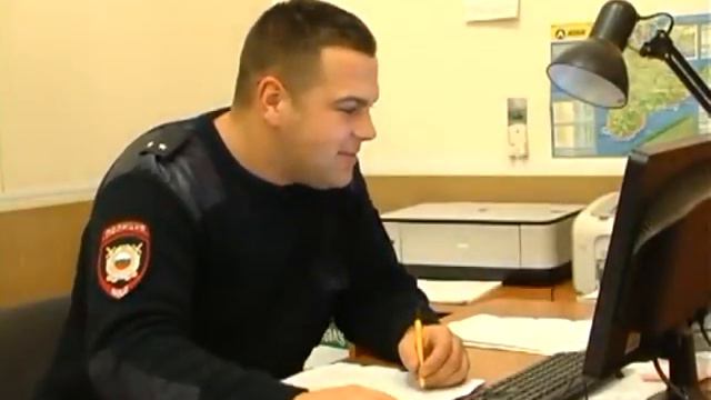 Здоровых и несудимых приглашают на службу в ряды полиции смотреть онлайн