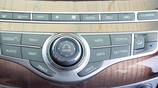 2018 INFINITI Q70 HEV - INFINITI InTouch™ Mobile Apps (if so equipped)