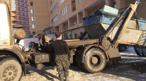 Погрузка контейнера с мусором в Калуге