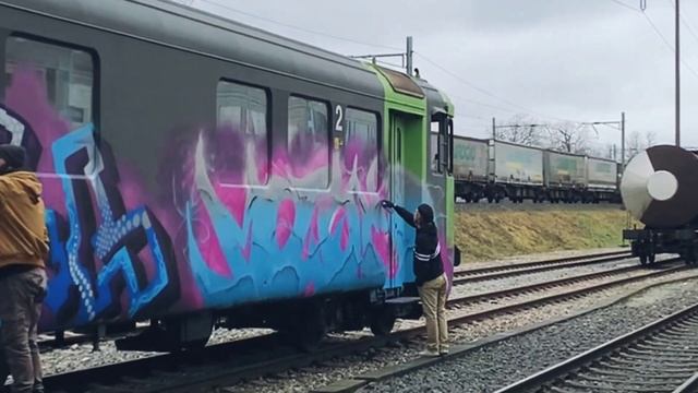 Epic Graffiti art on Train , Write Your Name with Colors#graffiti смотреть онлайн