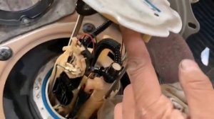 Infiniti fx35 fx37 qx70 S51 cleaning fuel level sensor and filter чистка датчика уровня топлива