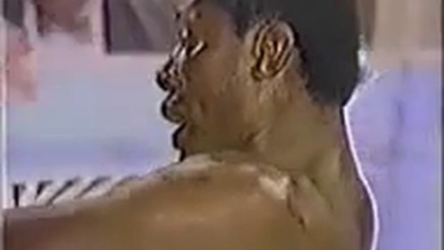 Mike Tyson vs Robert Colay 25-10-1985.avi смотреть онлайн