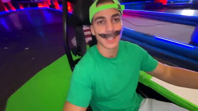 ESCAPANDO DE 100 CAPAS DE PELICULAS !!