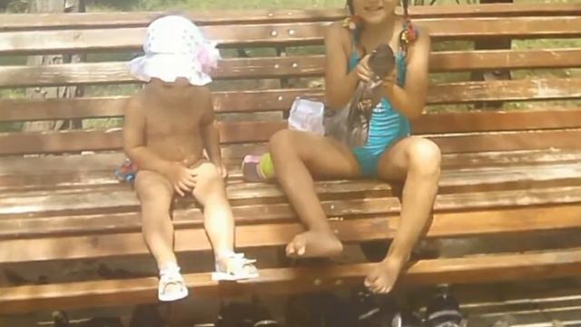 В перерыве между купанием в фонтане смотреть онлайн