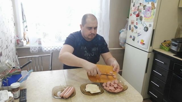 Спагетти с сосисками под сырной шапкой в духовке!!! смотреть онлайн