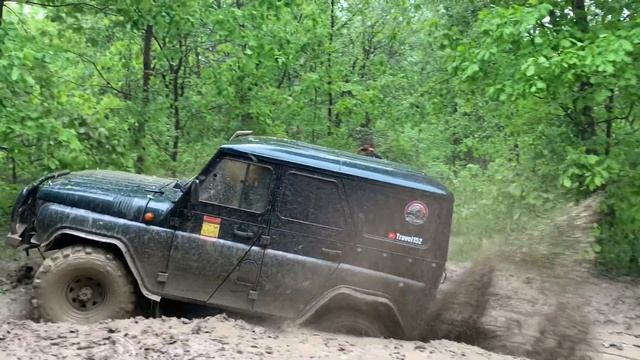OFF- ROAD ВНЕДОРОЖНИКИ ВОЗЯТСЯ В ГРЯЗИ смотреть онлайн