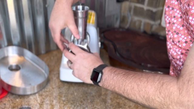 Meat Your Maker 500 Watt Grinder vs Brisket: The Ultimate Meat Grinding Showdown смотреть онлайн