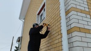 Монтаж светильников на фасаде дома!!!