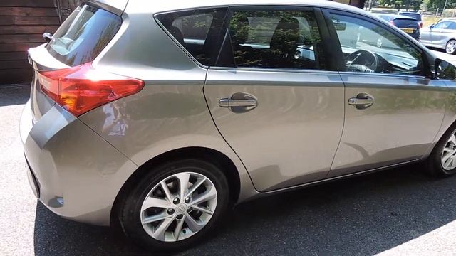 Toyota Auris 1.6 Icon Valvematic 5dr (2015) смотреть онлайн