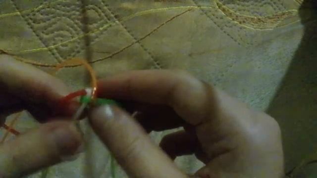 Как плести браслет из цветных трубочек?☺☺☺? смотреть онлайн