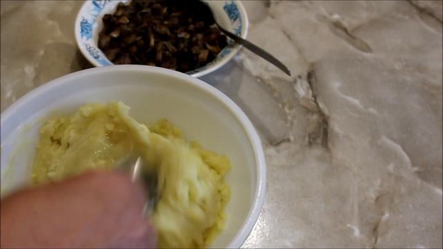 Картофельные ватрушки с мясом и грибами смотреть онлайн