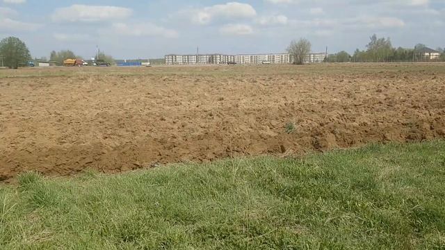 Вспашка поля,дискование земли. смотреть онлайн