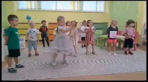 Один день в детском садике. Играем, кушаем, ложимся спать.