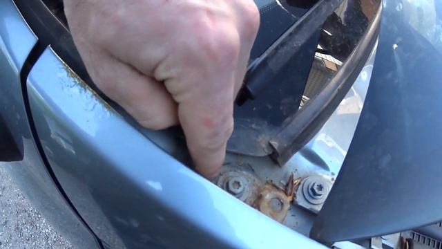 Замена переднего крыла на Рено Логан, Лада Ларгус смотреть онлайн