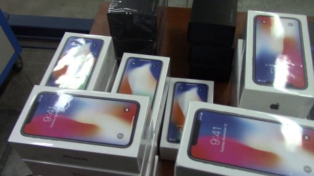 Калининградские таможенники изъяли из тайника в автомобиле 65 телефонов и 300 аксессуаров смотреть онлайн