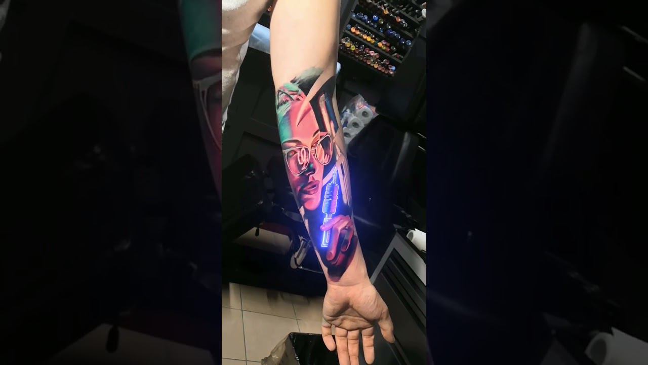 Крутая работа в цветном реализме смотреть онлайн