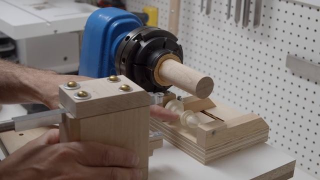 Lathe Duplicator - Copying a Chess Piece смотреть онлайн