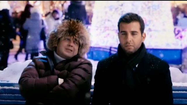 "Зелёный горошек" (Ургант и Светлаков "Ёлки - 2") смотреть онлайн