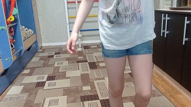 Алиса учится садится на шпагат 7 первая часть смотреть онлайн