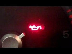 ЗАГОРЕЛАСЬ ЛАМПОЧКА ДАВЛЕНИЯ МАСЛА - МОЖНО ЛИ ЕХАТЬ