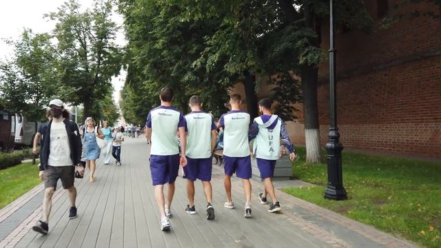 Нижний Новгород. Прогулка с футболистами Уфы, перед матчем с Нижним Новгородом. смотреть онлайн