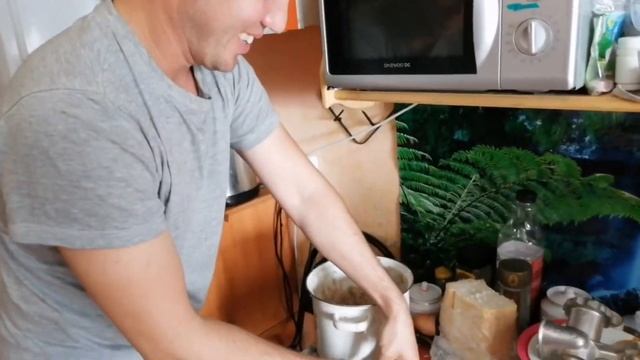 Котлеты из щуки. Жарим котлеты на вахте. Жизнь вахтовика. смотреть онлайн