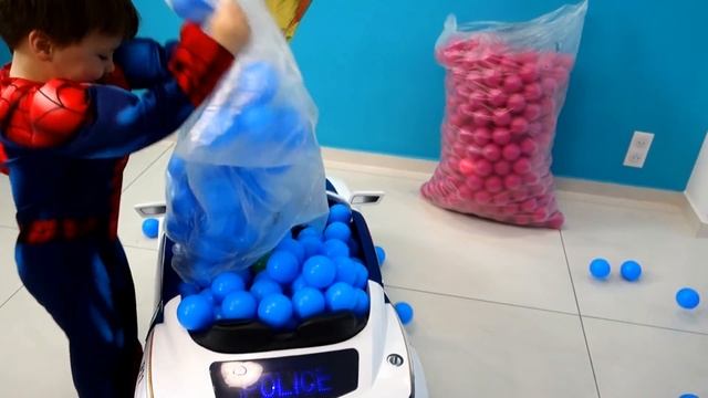 LEARNING COLORS WITH BALLS | Kids playing! ? смотреть онлайн