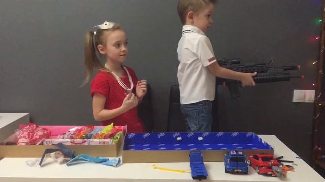 Распаковка новый набор одежды для Барби Одевалки Барби Игрушечное оружие Комбат Страйк смотреть онлайн