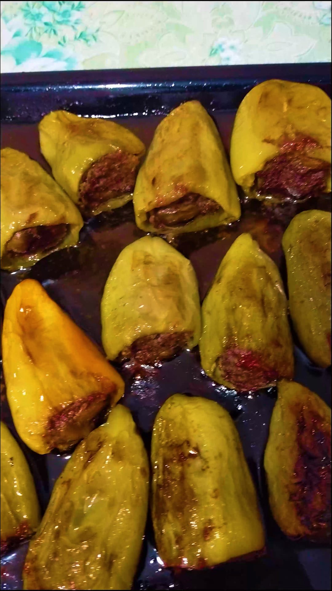 Запечённый в духовке фаршированный перчик с грибочками!!!