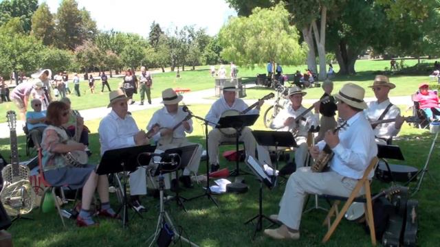 The Banjo Racketeers play "Whistle and Blow Your Blues Away" смотреть онлайн