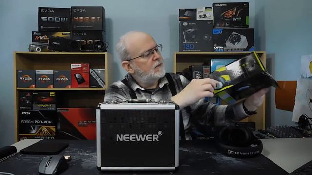 Sort of Unboxing a Mouse, Headphones and a Microphone... смотреть онлайн