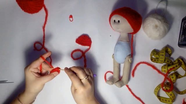 как связать шапку для куклы спицами смотреть онлайн