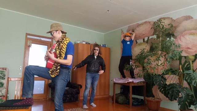 Я горячий мексиканец на гитаре. Ансамбль "Потные Курицы" смотреть онлайн