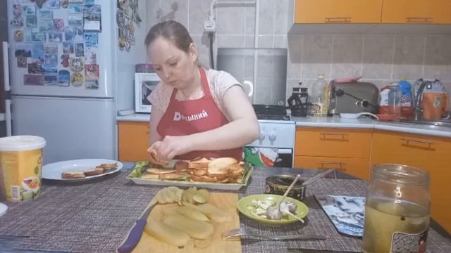 Бутерброды со шпротами и солеными огурчиками. Хрустящие и Очень вкусные #Одной_левой смотреть онлайн