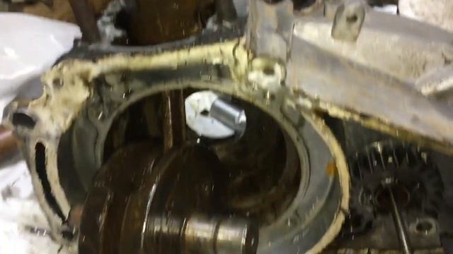 ДВИГАТЕЛЬ МОТОЦИКЛА ИЖ ЮПИТЕР 5 ПРОЛЕЖАВШЕГО В КУСТАХ 10 ЛЕТ, ВОТ ЧТО ВНУТРИ ДВИГАТЕЛЯ!!! смотреть онлайн