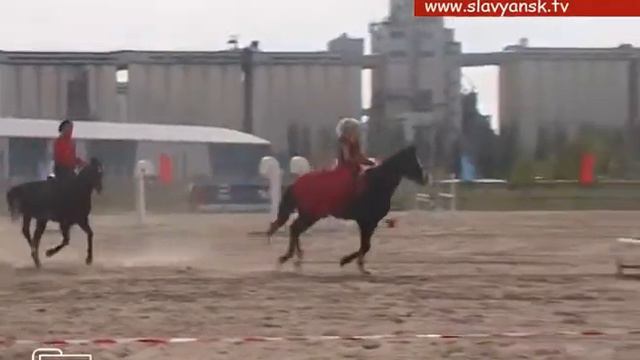 В конно-спортивной школе «Изумруд» состоялось казачье шоу смотреть онлайн