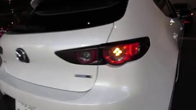 MAZDA3 15S Touring 試乗車　灯火類は… смотреть онлайн