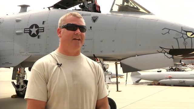 A-10 Thunderbolt II - Loading the Gun смотреть онлайн