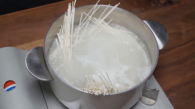 [자취요리] 한번 보면 평생 써먹는 비빔국수 | 양념장 레시피 4k смотреть онлайн