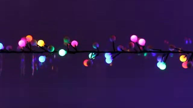 Гирлянда для дома Мишура 4 м, 200 ламп LED, d-1,4 см, черный пров, 8 реж, Мультицвет. РЦ "Восток" смотреть онлайн